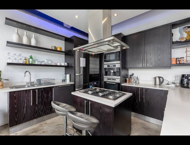 2 BEDROOM APARTMENT SOLD IN CAPE TOWN CITY CENTRE